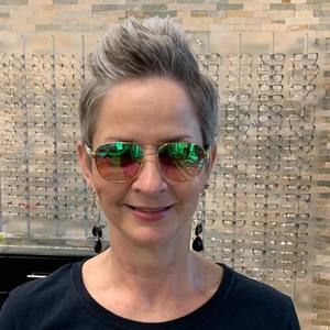 Meet your Posher, Cynthia